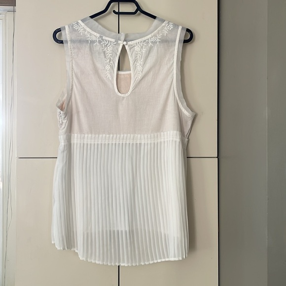 American Eagle, L, lovely, cotton/polyester, pleated poly from the bodice down. - Picture 3 of 11